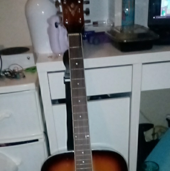 Acoustic guitar - Picture 2 of 2